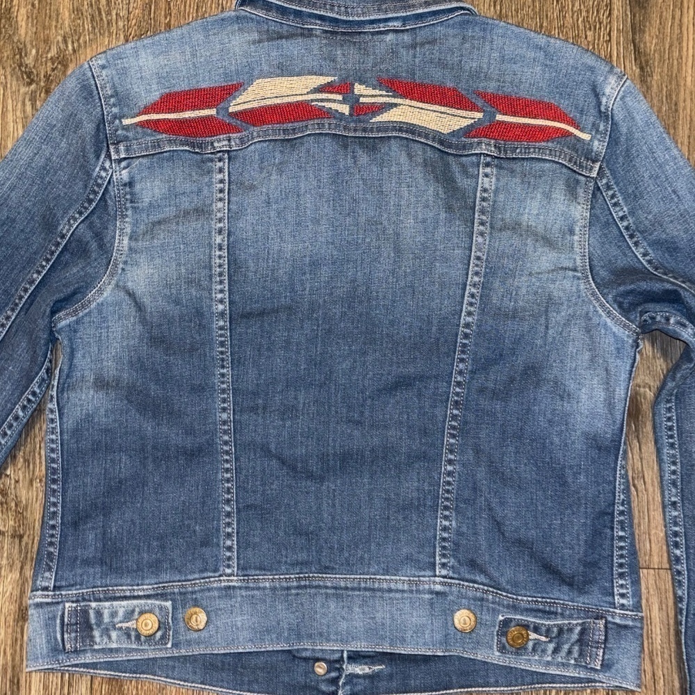 Levi’s Trucker Jacket with Aztec embroidered design Denim Jacket Sz medium - Picture 8 of 8